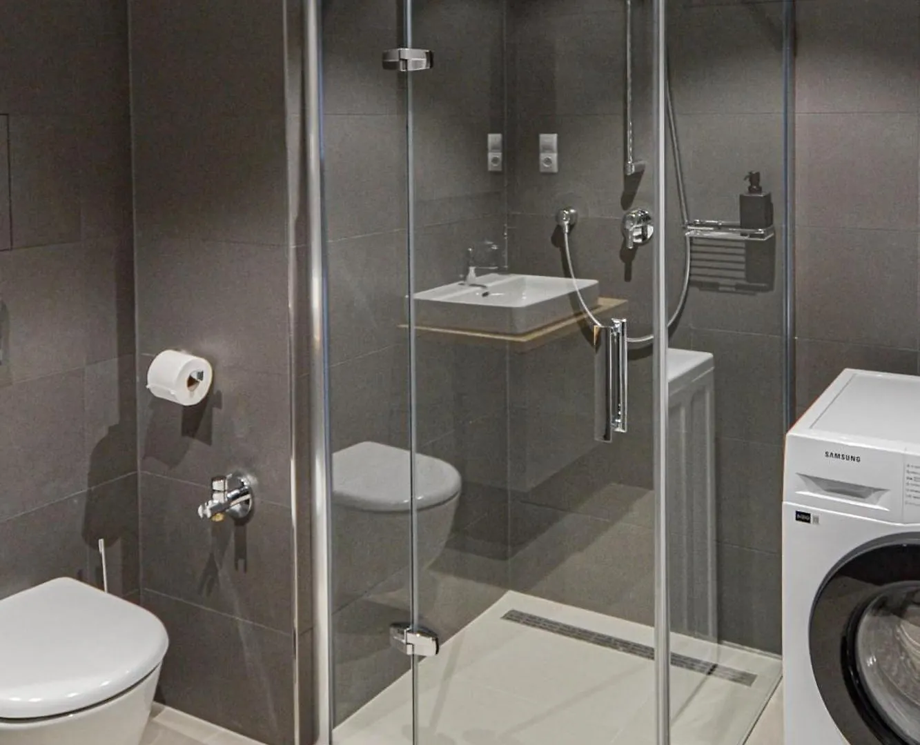 Japanese Design 3Bdr Apartment In A Vibrant Area Praha 0*,
